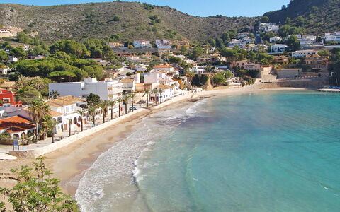 El Nido de Luisa: Water, Lucht, Azure, Gebouw, Berg, Strand, Boom, Fabriek, Kust En Oceanic Landvormen, Natuurlijk Landschap