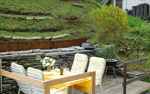 Vergeletto 100: Eigendom, Muur, Tafel, Meubilair, Tuin, Huis, Werf, Patio, Backyard, Stoel