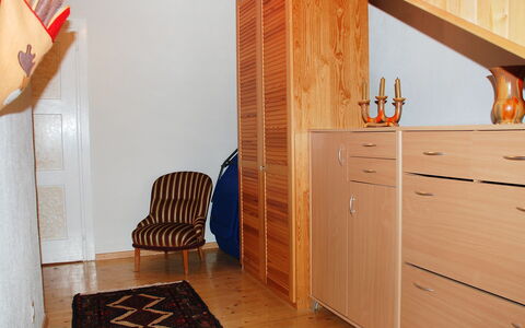 Vergeletto 100: Kamer, Meubilair, Eigendom, Verdieping, Huis, Interieur Ontwerp, Ladenkast, Muur, Cabinetry, Trap
