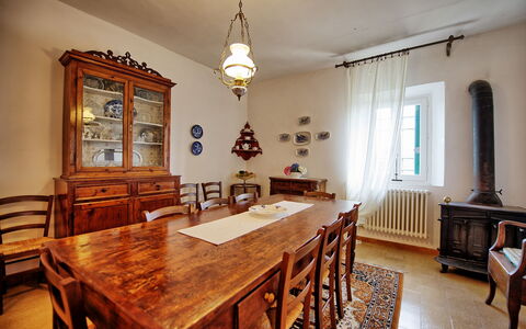 Villa Buonaparte: Kamer, Eigendom, Meubilair, Eetkamer, Gebouw, Plafond, Interieur Ontwerp, Tafel, Verdieping, Onroerend Goed