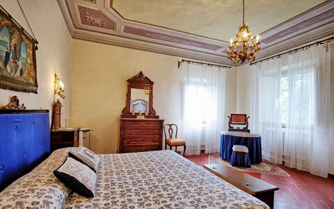 Villa Buonaparte: Kamer, Eigendom, Meubilair, Slaapkamer, Gebouw, Interieur Ontwerp, Laken, Bed, Plafond, Muur