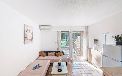 Du Golf 810.12: Meubilair, Interieur Ontwerp, Muur, Flooring, Verdieping, Hout, Bankstel, Plafond, Kamer, Woonkamer