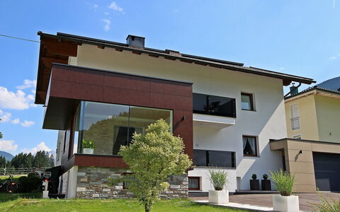 Fabian: Lucht, Fabriek, Gebouw, Wolk, Venster, Schaduw, Boom, Land Lot, Stedelijk Ontwerp, Woongebied