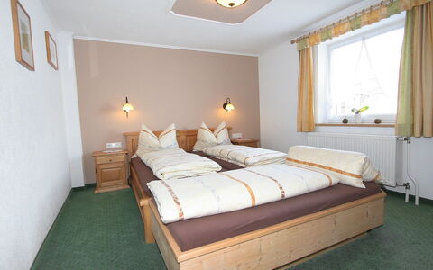 Fabian: Slaapkamer, Bed, Kamer, Meubilair, Laken, Eigendom, Bed Frame, Bedding, Interieur Ontwerp, Matras