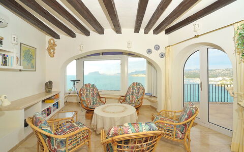 Vista Panorama: Eigendom, Kamer, Gebouw, Onroerend Goed, Huis, Plafond, Interieur Ontwerp, Meubilair, Tafel, Landgoed