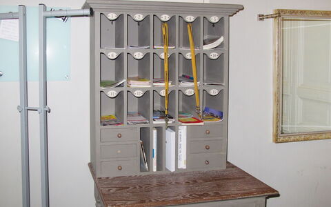 Schlüterstrasse: Lucht, Wolk, Voedsel, Fabriek, Tableware, Tafel, Venster, Berg, Fruit, Hout