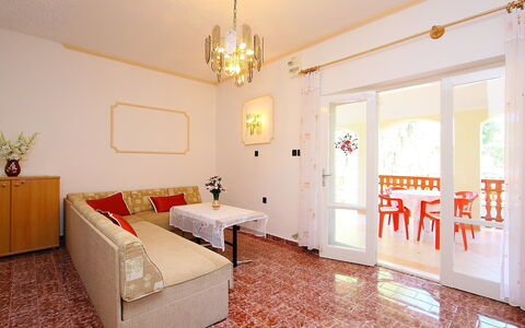 Daisy 2: Eigendom, Kamer, Interieur Ontwerp, Meubilair, Gebouw, Onroerend Goed, Plafond, Verdieping, Huis, Slaapkamer