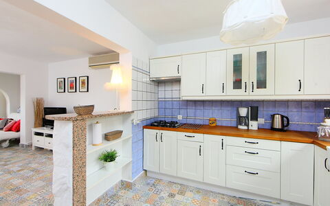 Verano: Eigendom, Kamer, Meubilair, Cabinetry, Keuken, Countertop, Gebouw, Interieur Ontwerp, Huis, Onroerend Goed
