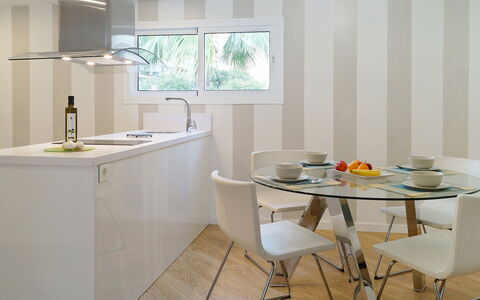Fontanilla: Kamer, Meubilair, Interieur Ontwerp, Eigendom, Keuken, Geel, Verdieping, Countertop, Gebouw, Huis