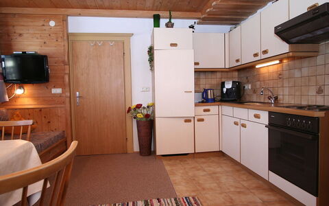 Aschau im Zillertal 320: Kamer, Eigendom, Meubilair, Countertop, Gebouw, Cabinetry, Keuken, Verdieping, Interieur Ontwerp, Huis