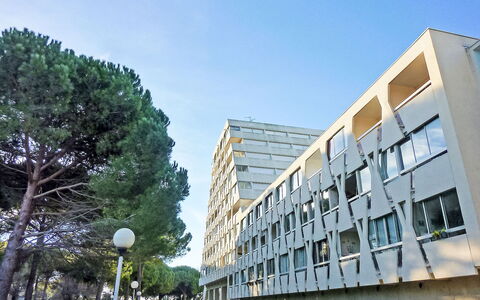 Le Saint Clair: Dag, Gebouw, Stad, Appartement, Woongebied, Condominium, Stedelijk Ontwerp, Grootstedelijk Gebied, Commercieel Gebouw