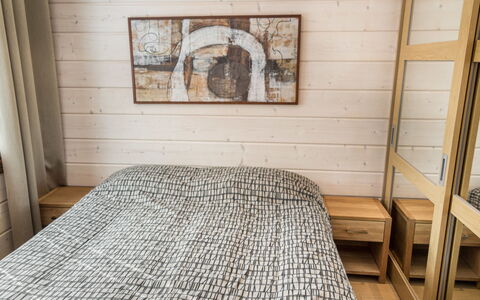 Villa Illi: Meubilair, Bed, Slaapkamer, Flooring, Verdieping, Hout, Interieur Ontwerp, Laken, Bedding, Linens