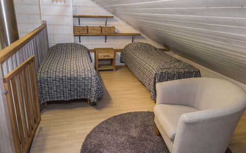 Villa Illi: Verdieping, Interieur Ontwerp, Flooring, Meubilair, Hout, Bed, Plafond, Slaapkamer, Kamer, Houten Vloer