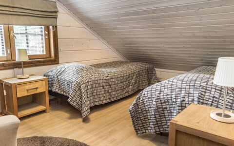 Villa Illi: Bed, Slaapkamer, Verdieping, Flooring, Interieur Ontwerp, Hout, Laken, Bedding, Meubilair, Plafond