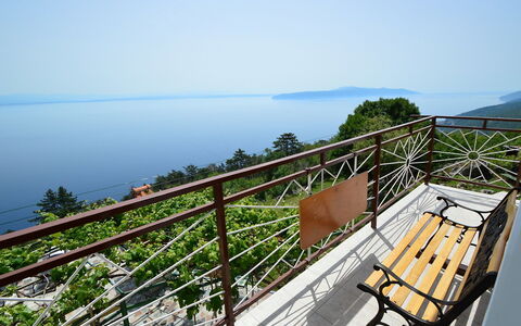 Josip: Eigendom, Balkon, Onroerend Goed, Lucht, Vakantie, Huis, Oceaan, Horizon, Zee, Leuning