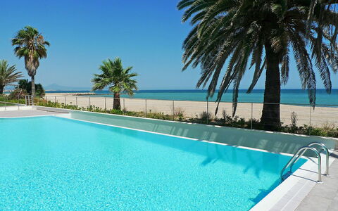 Marenia: Zwembad, Eigendom, Vakantie, Toevlucht, Azure, Boom, Palmboom, Vrije Tijd, Water, Onroerend Goed