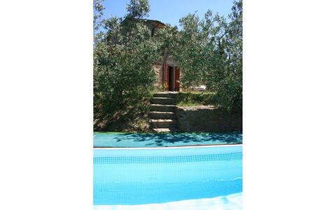 La Casina del Bosco: Fabriek, Water, Zwembad, Rechthoek, Boom, Natuurlijk Landschap, Lucht, Stoel, Buitenmeubels, Schaduw