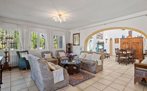 Mirada al Sol: Meubilair, Interieur Ontwerp, Bankstel, Flooring, Verdieping, Plafond, Tafel, Stoel, Kamer, Woonkamer