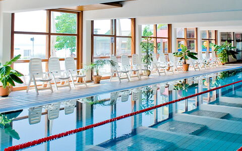 Tihany 500: Water, Eigendom, Venster, Loodgieterswerkinrichting, Fabriek, Bloempot, Kraan, Zwembad, Kamerplant, Interieur Ontwerp