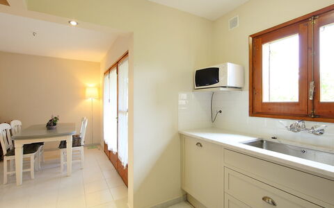 Mas Rovira 8: Eigendom, Kamer, Badkamer, Meubilair, Verdieping, Gebouw, Interieur Ontwerp, Huis, Wastafel, Onroerend Goed