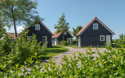 Wemeldinge 200: Lucht, Fabriek, Eigendom, Gebouw, Venster, Boom, Huis, Natuurlijk Landschap, Land Lot, Verblijf