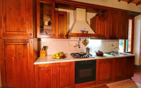 Civitella: Countertop, Cabinetry, Meubilair, Kamer, Keuken, Eigendom, Gebouw, Beits, Hardwood, Interieur Ontwerp
