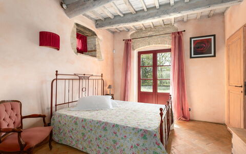 Villa Ferdinando: Meubilair, Muur, Flooring, Interieur Ontwerp, Slaapkamer, Bed, Verdieping, Roze, Linens, Plafond