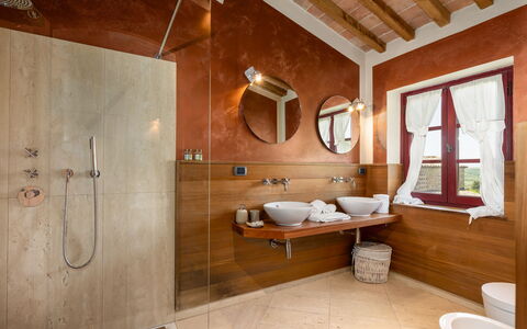 Villa Ferdinando: Flooring, Muur, Interieur Ontwerp, Loodgieterswerkinrichting, Verdieping, Hout, Badkamer, Lichte Inrichting, Huis, Plafond