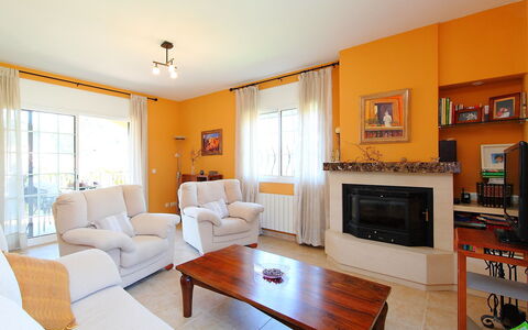 Marina: Woonkamer, Kamer, Eigendom, Meubilair, Interieur Ontwerp, Gebouw, Oranje, Huis, Tafel, Verdieping