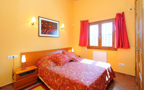 Del Azahar: Slaapkamer, Bed, Kamer, Meubilair, Laken, Eigendom, Bedding, Bed Frame, Interieur Ontwerp, Plafond