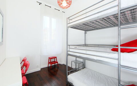 Villa Chalmette: Kamer, Rood, Eigendom, Interieur Ontwerp, Gebouw, Meubilair, Huis, Onroerend Goed, Architectuur, Verdieping
