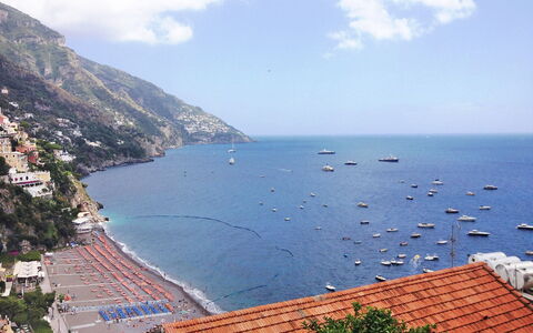 A'Scalinatella: Lucht, Wolk, Water, Gebouw, Azure, Berg, Kust En Oceanic Landvormen, Zwemwater, Strand, Boom