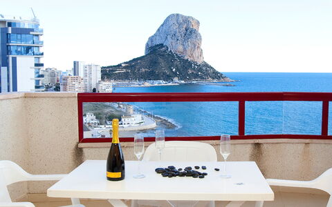 Calpe Calp 867: Blauw, Tafel, Kamer, Meubilair, Muurschildering, Behang, Zee, Architectuur, Oceaan, Buitenmeubels