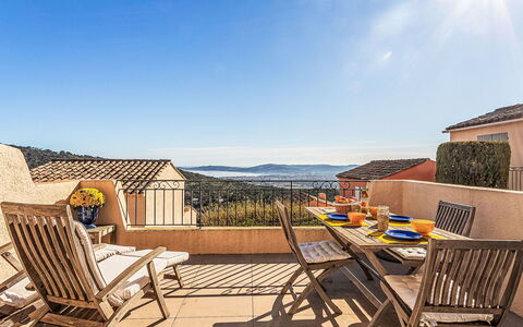 Grimaud 131: Boot, Appartement, Watercraft, Balkon, Buitenmeubels, Stoel, Jachthaven, Naval Architecture, Haven, Haven