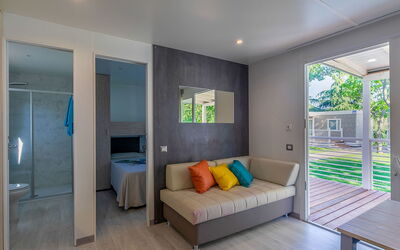 Bi Village 200.57: Kamer, Interieur Ontwerp, Meubilair, Eigendom, Woonkamer, Gebouw, Huis, Plafond, Muur, Architectuur