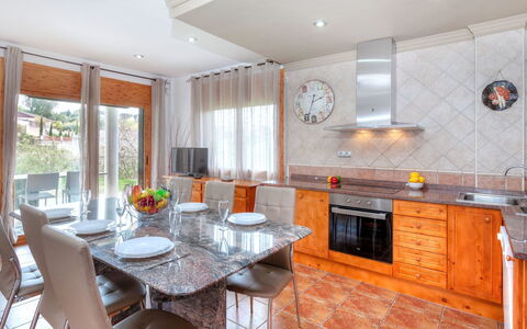 Astral: Eigendom, Kamer, Countertop, Meubilair, Keuken, Gebouw, Cabinetry, Onroerend Goed, Interieur Ontwerp, Verdieping