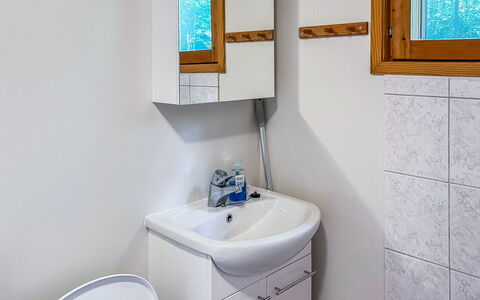 Leppäranta: Wastafel In De Badkamer, Loodgieterswerkinrichting, Wastafel, Flooring, Hout, Interieur Ontwerp, Verdieping, Badkamer, Kraan, Loodgieter