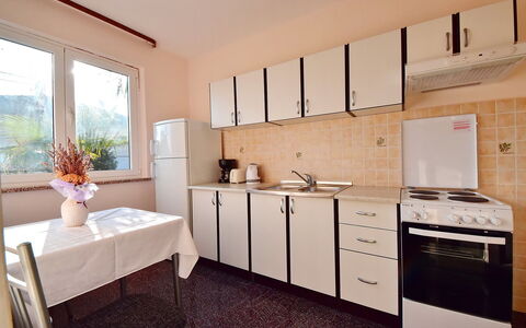 Franjo: Kamer, Eigendom, Meubilair, Countertop, Gebouw, Cabinetry, Interieur Ontwerp, Keuken, Verdieping, Huis