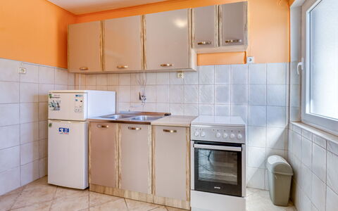 Opatija Ika 106: Major Appliance, Flooring, Verdieping, Interieur Ontwerp, Kamer, Toestel Van De Keuken, Cabinetry, Appartement, Plafond, Keuken