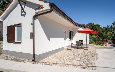Opatija Ika 106: Muur, Gebouw, Huis, Huis, Dak, Woongebied, Architectuur, Facade, Verblijf, Menselijke Nederzetting