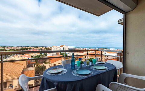 Le Suffren: Appartement, Meubilair, Woongebied, Balkon, Condominium, Stoel, Schaduw, Toevlucht, Kust, Hotel