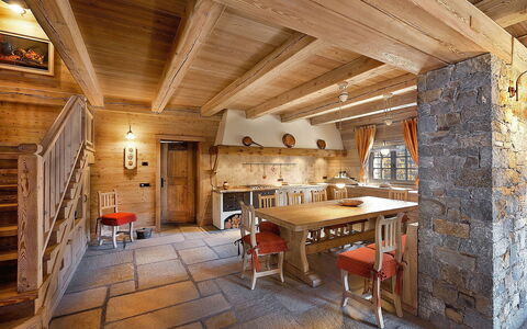 Chalet Anna: Eigendom, Gebouw, Kamer, Straal, Interieur Ontwerp, Huis, Plafond, Meubilair, Huis, Onroerend Goed