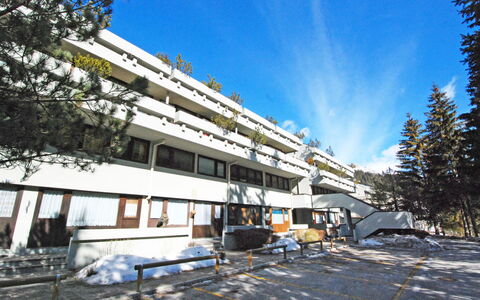 Canazei 200: Lucht, Gebouw, Wolk, Boom, Schaduw, Huis, Hout, Facade, Landschap, Dak