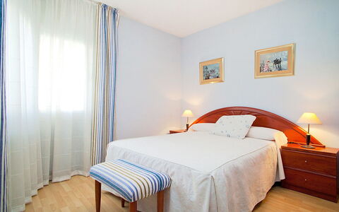 Edificio Blanqueries: Slaapkamer, Bed, Meubilair, Kamer, Laken, Eigendom, Bed Frame, Verdieping, Bedding, Interieur Ontwerp