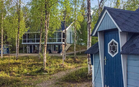 Äkäsjärven Lomamökit 3: Meubilair, Buitenmeubels, Stoel, Schaduw, Buitentafel, Kamerplant, Patio, Werf, Ontwerp, Balkon