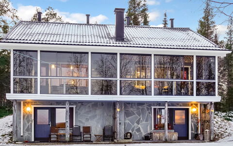 Äkäsjärven Lomamökit 3: Meubilair, Buitenmeubels, Stoel, Schaduw, Buitentafel, Kamerplant, Patio, Werf, Ontwerp, Balkon