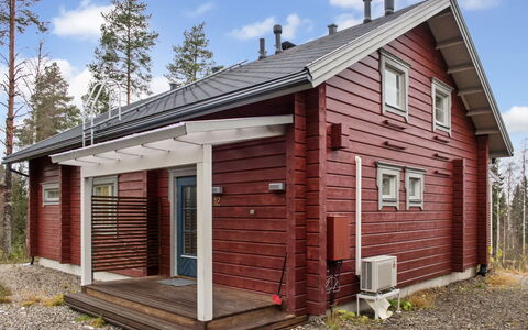 Sopukka: Hout, Siding, Verblijf, Huis, Huis, Dak, Deur, Blokhut, Garden Gebouwen, Schuur