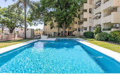 Torremolinos 150: Woongebied, Appartement, Zwembad, Condominium, Menselijke Nederzetting, Stedelijk Ontwerp, Landgoed, Schaduw, Toevlucht, Hotel