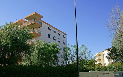 Les Sables: Woongebied, Lucht, Eigendom, Architectuur, Straatlantaarn, Verlichting, Buurt, Boom, Lichte Inrichting, Huis