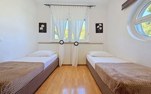 Trogir Slatine 166: Zwembad, Bergketen, Eco Hotel, Toevlucht, Landgoed, Vallei, Villa, Landscaping, Badplaats, Backyard